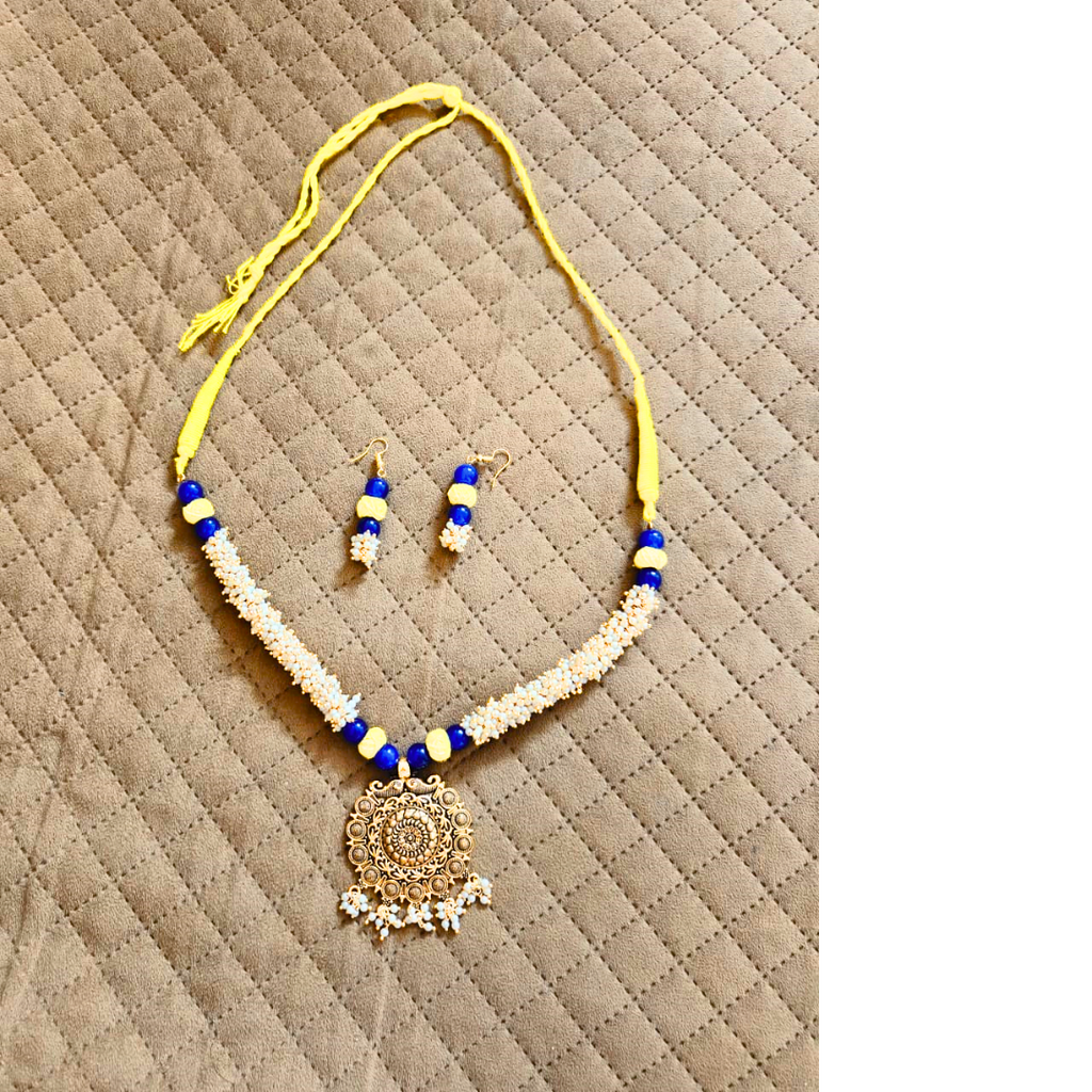 Mehfil Charm Set